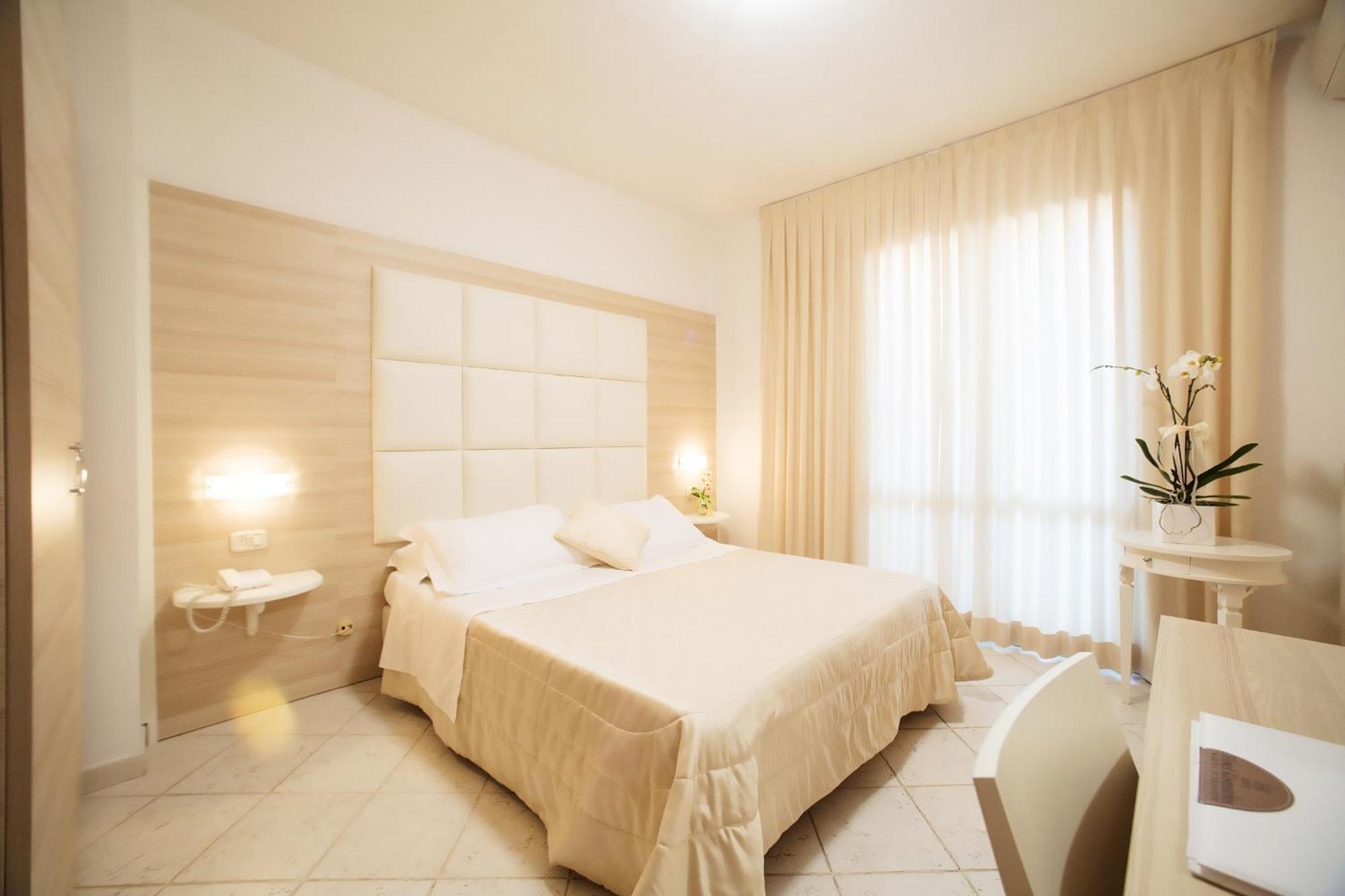 Hotel Rosmarina Марина-ді-Гроссето Екстер'єр фото